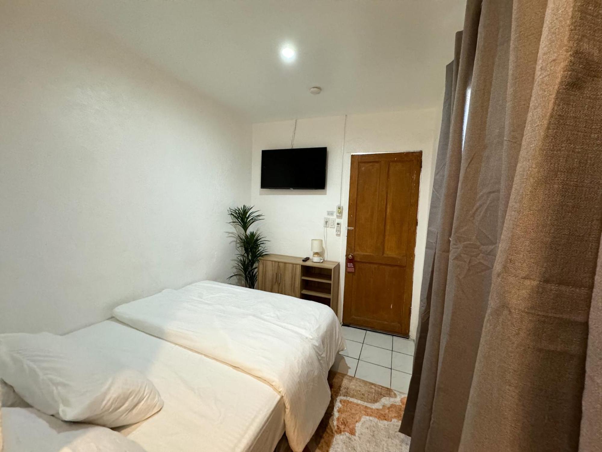 West Coast Beach House Cebu Bagian luar foto