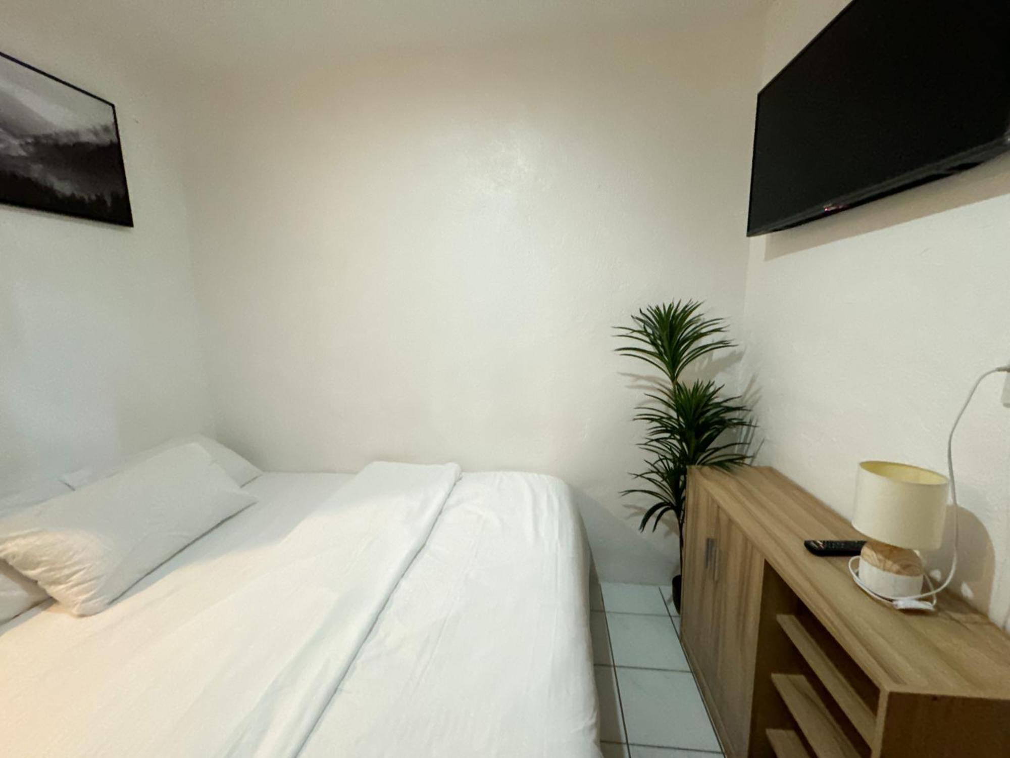 West Coast Beach House Cebu Bagian luar foto