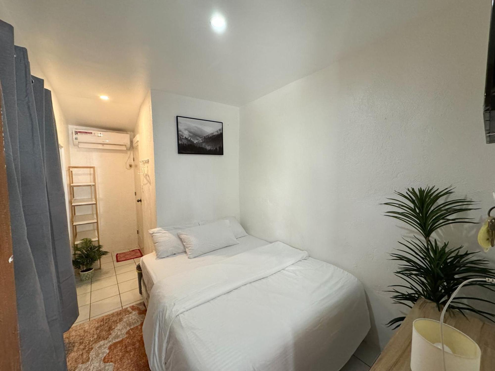 West Coast Beach House Cebu Bagian luar foto