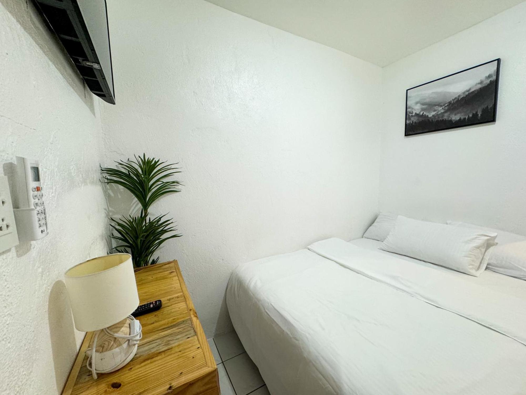 West Coast Beach House Cebu Bagian luar foto