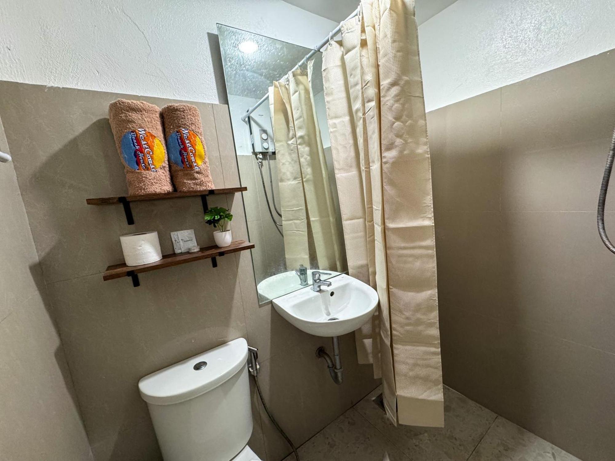West Coast Beach House Cebu Bagian luar foto