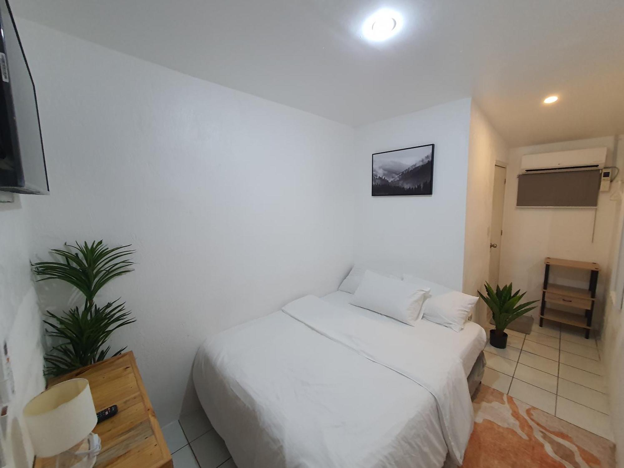 West Coast Beach House Cebu Bagian luar foto