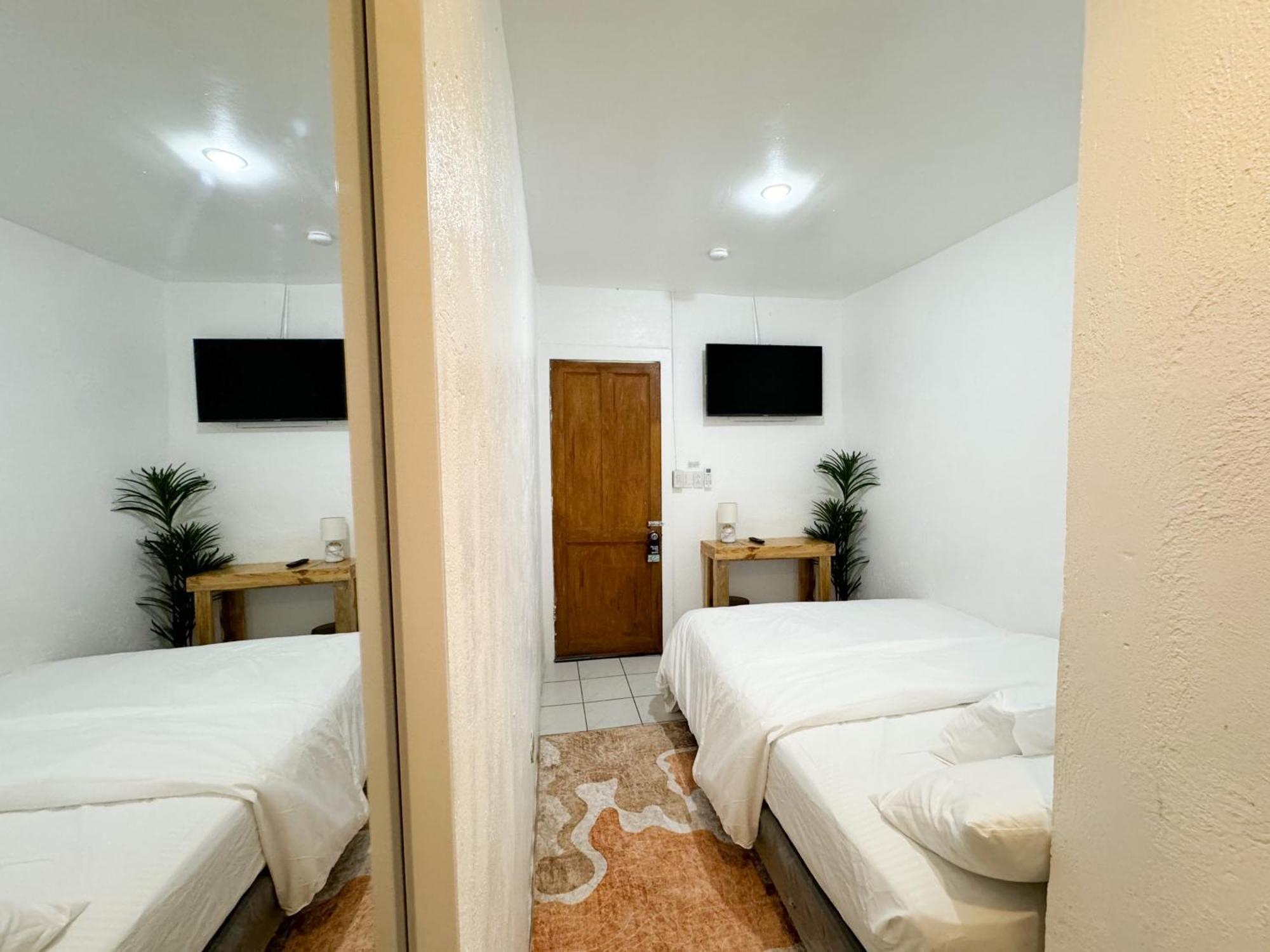 West Coast Beach House Cebu Bagian luar foto